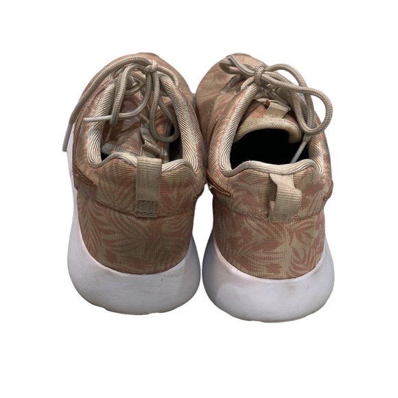 Nike Roshe One Running Shoes - Picture 3 of 4